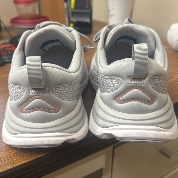 Bondi 8 Road-Running Shoes - Women's size 8.5w - Picture 4 of 6